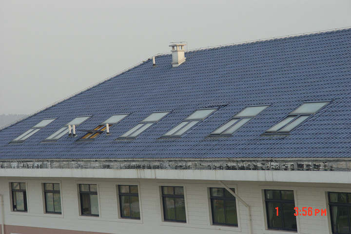北京警察学院斜屋顶组合式采光通风天窗(图2)